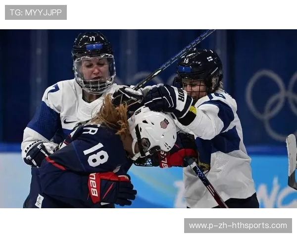 冰球赛场爆发大规模斗殴：双方替补冲进场